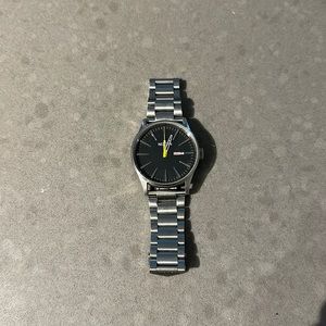 Selling Nixon Sentry SS